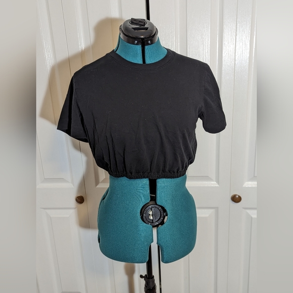 Wilfred black crop top. - Picture 3 of 3